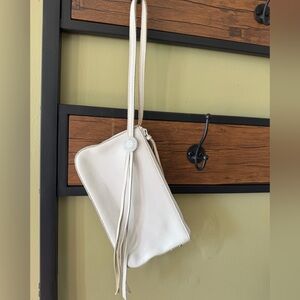 Final Sale! GAP Cream Wristlet Clutch